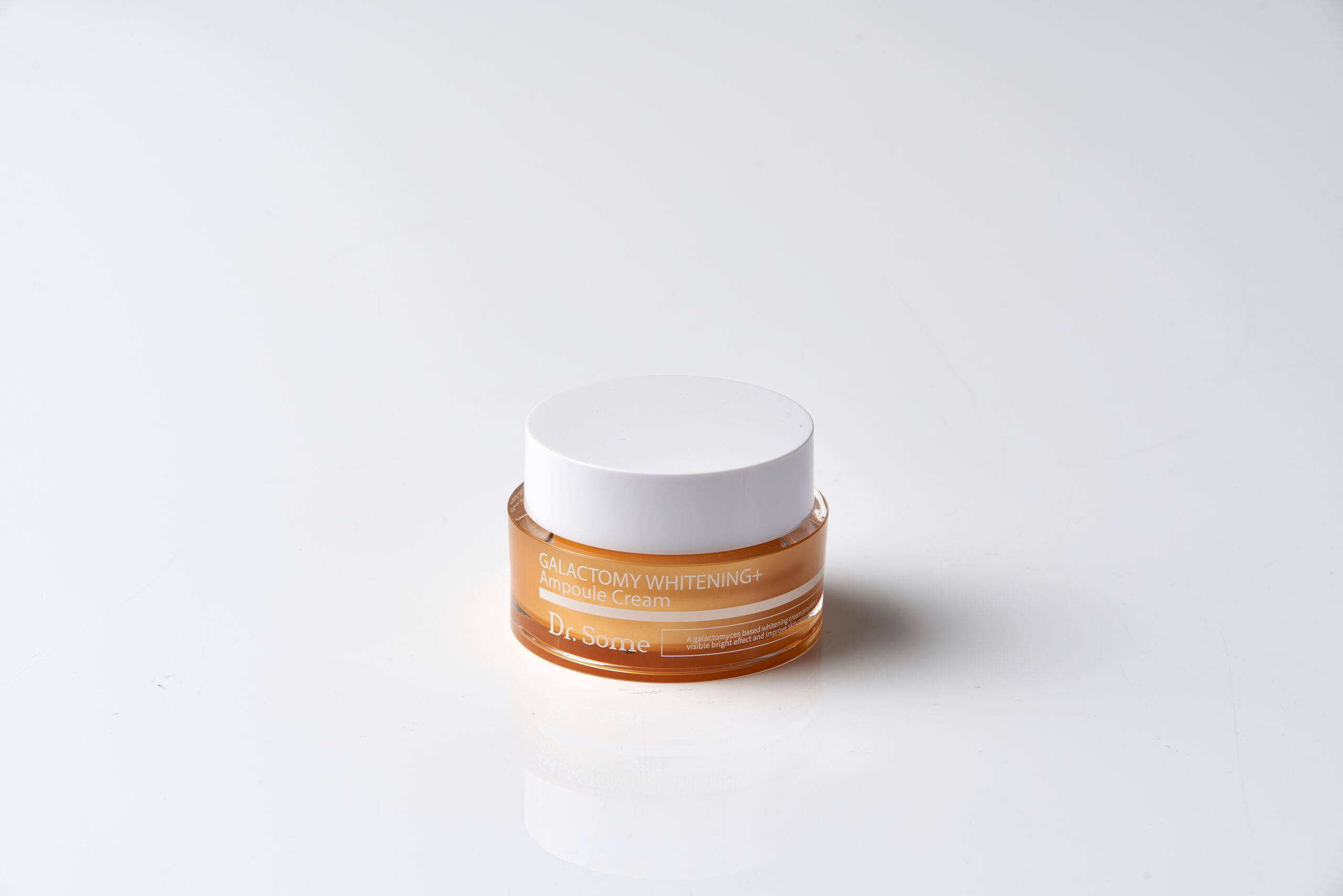 Cremă revitalizantă cu filtrat de ferment Galactomyces, alantoină și extract de Portulaca Oleracea