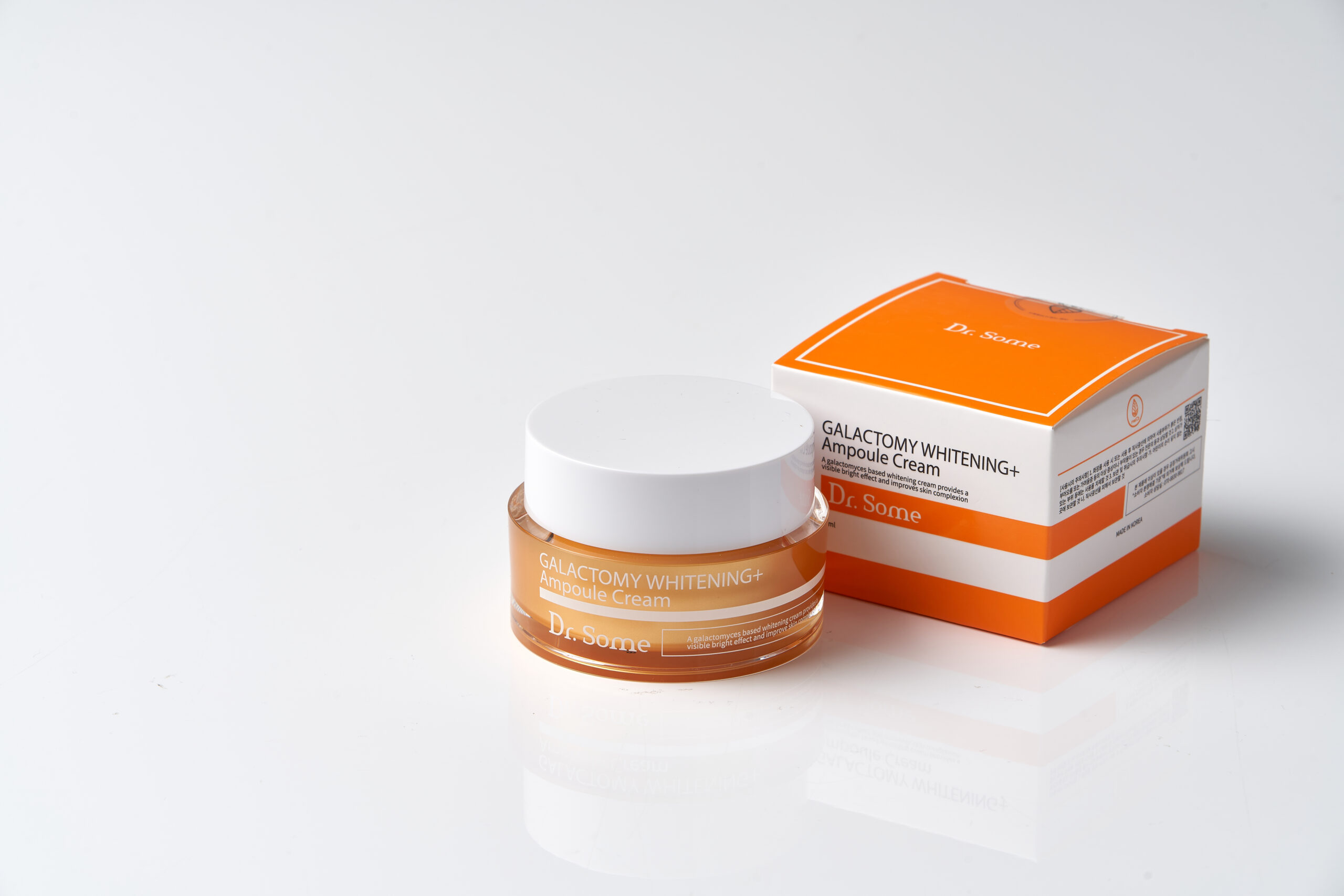 Cremă revitalizantă cu filtrat de ferment Galactomyces, alantoină și extract de Portulaca Oleracea
