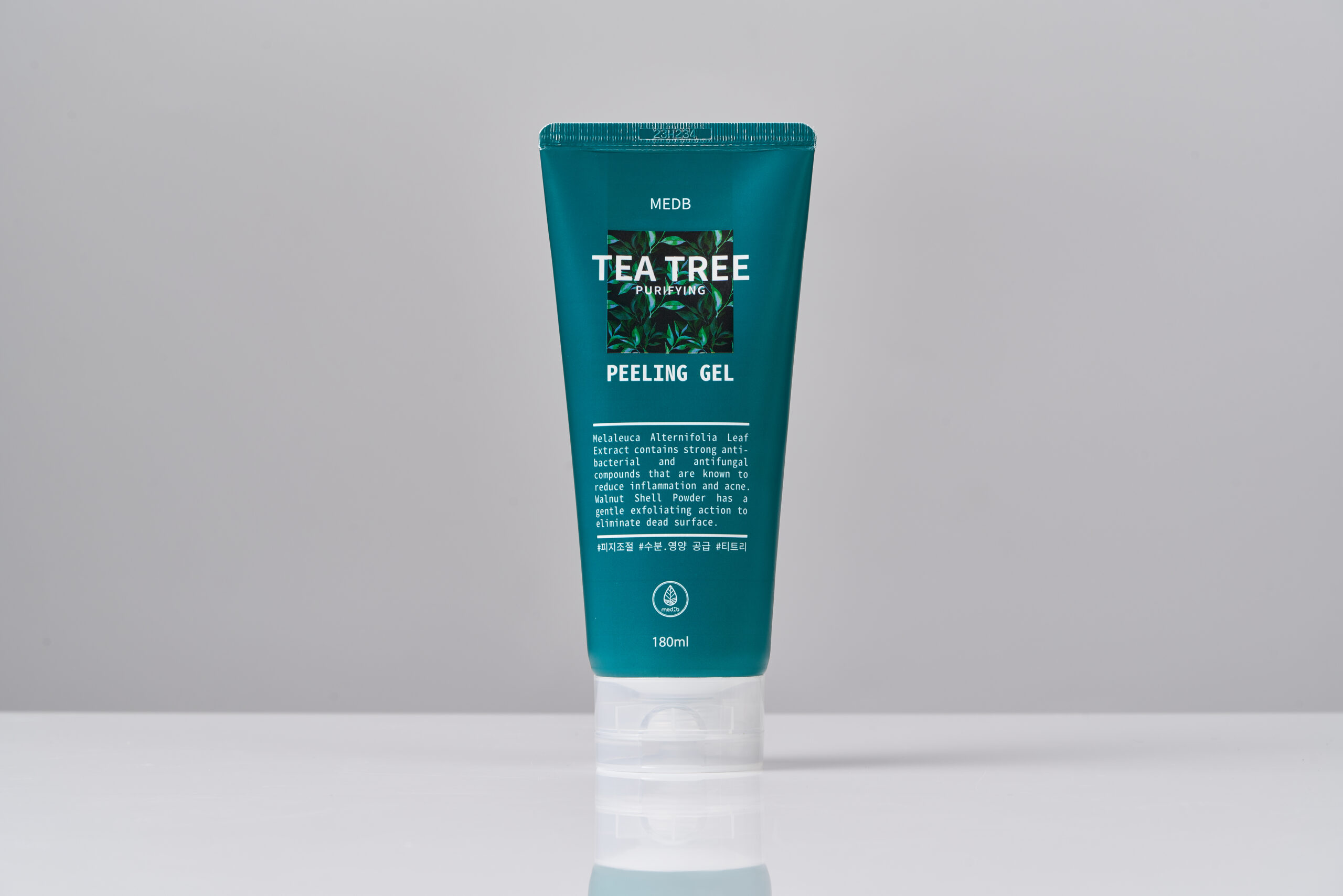 MEDB Gel Peeling Purificator cu Arbore de Ceai – Exfoliere Blândă și Hidratare pentru Pielea Sensibilă