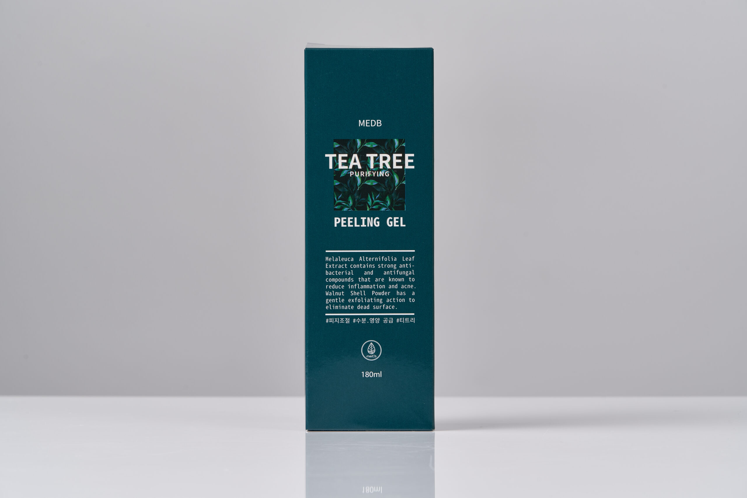 MEDB Gel Peeling Purificator cu Arbore de Ceai – Exfoliere Blândă și Hidratare pentru Pielea Sensibilă